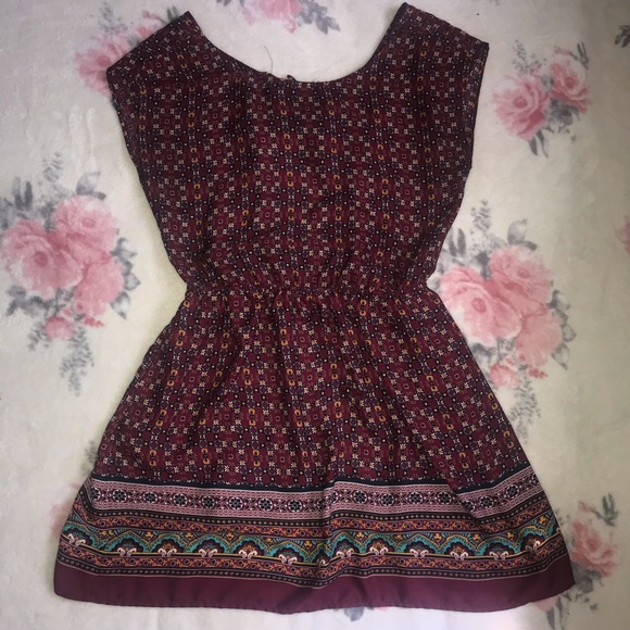 Patterned Dress with Open Back - Picture 2 of 4